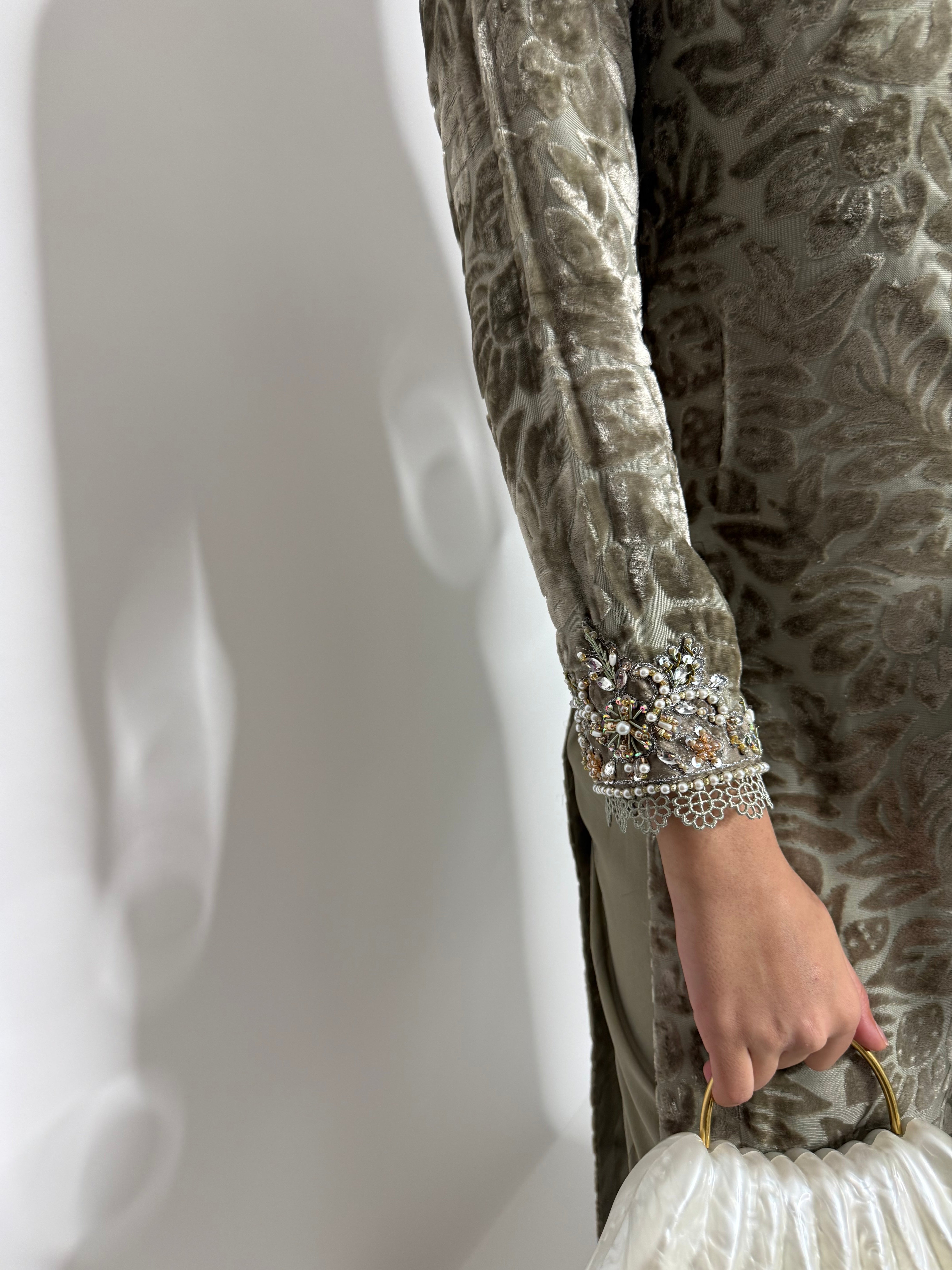 AABIRA SAGE PALACHI SHAWL SUIT – PAKISTANI EID & WEDDING GUEST THREE-PIECE UK