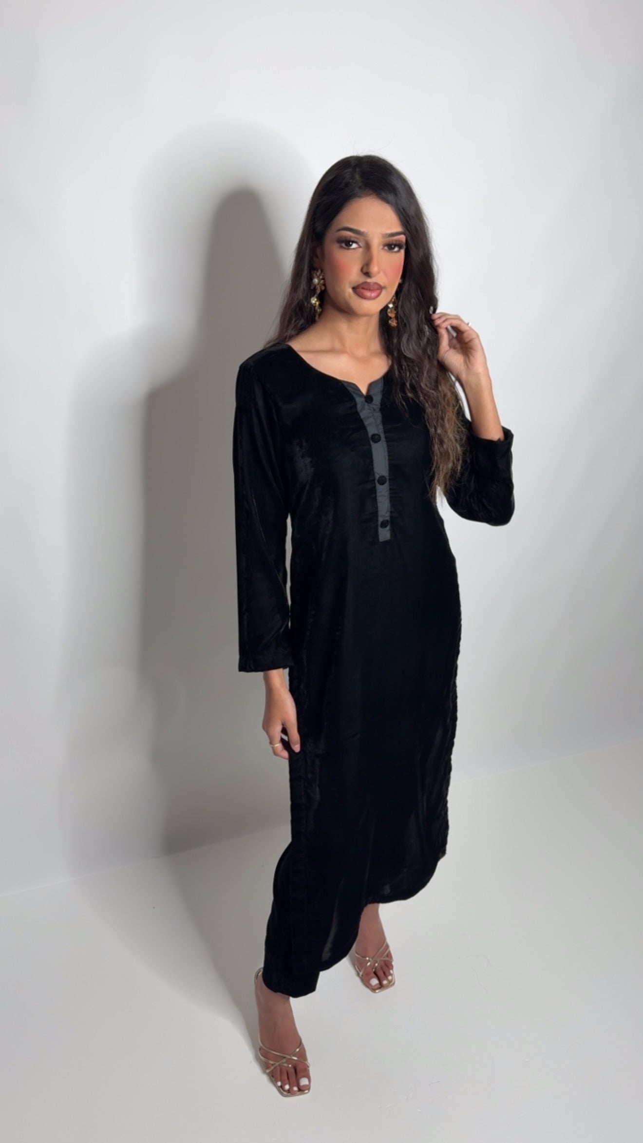 Velvet Opulence – Black & Gold Three Piece Velvet Pakistani Suit