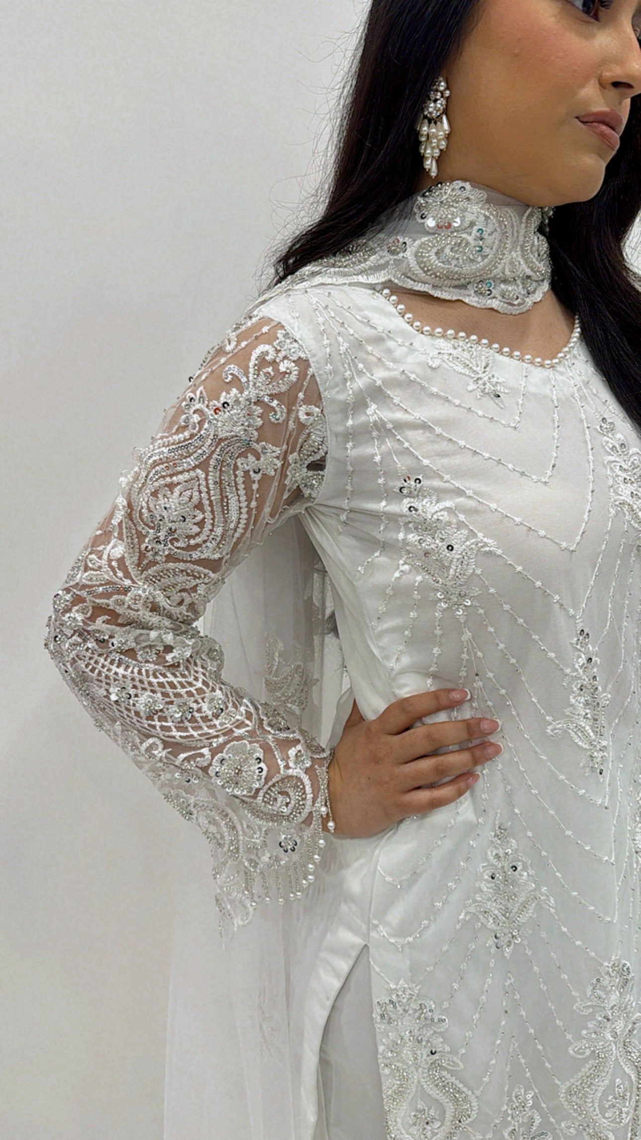 Élara – White Sequin Cutdana Set