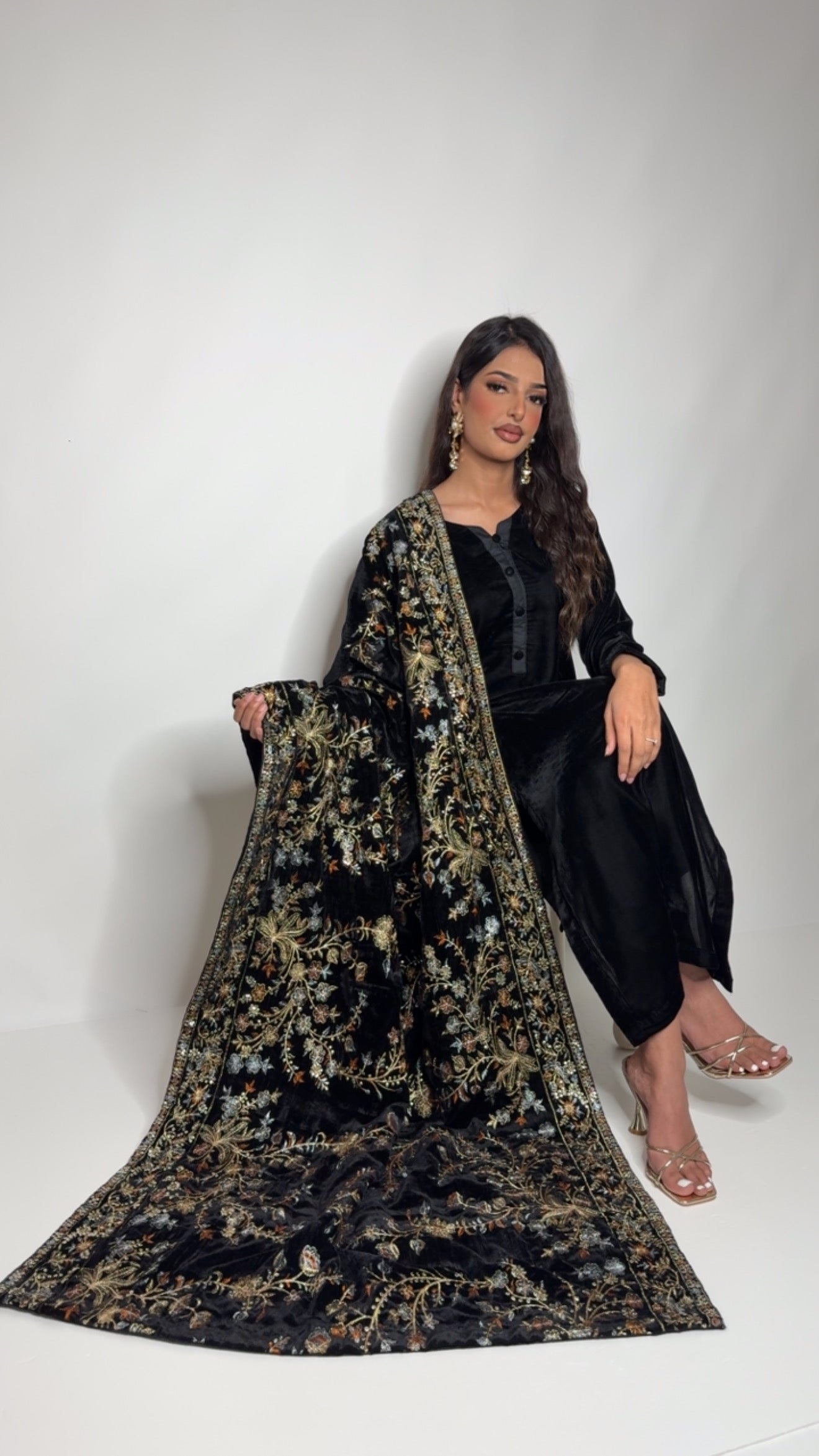 Velvet Opulence – Black & Gold Three Piece Velvet Pakistani Suit