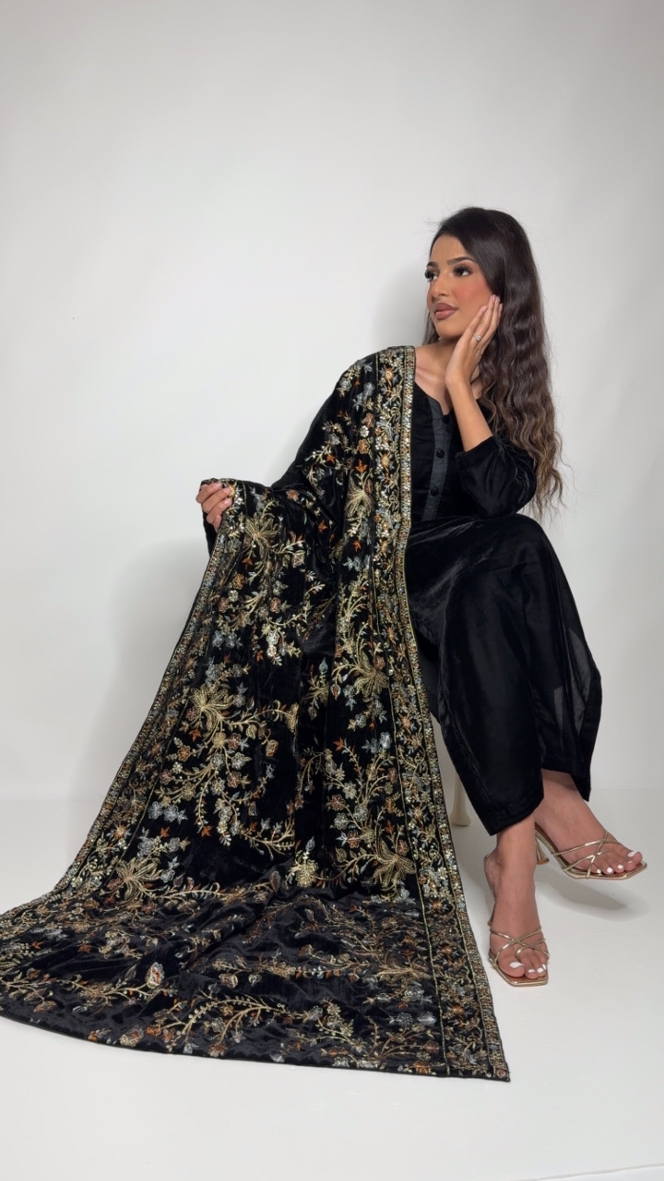 Velvet Opulence – Black & Gold Three Piece Velvet Pakistani Suit