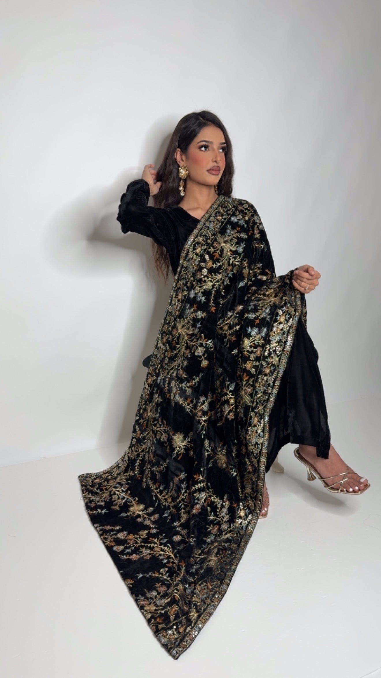 Velvet Opulence – Black & Gold Three Piece Velvet Pakistani Suit