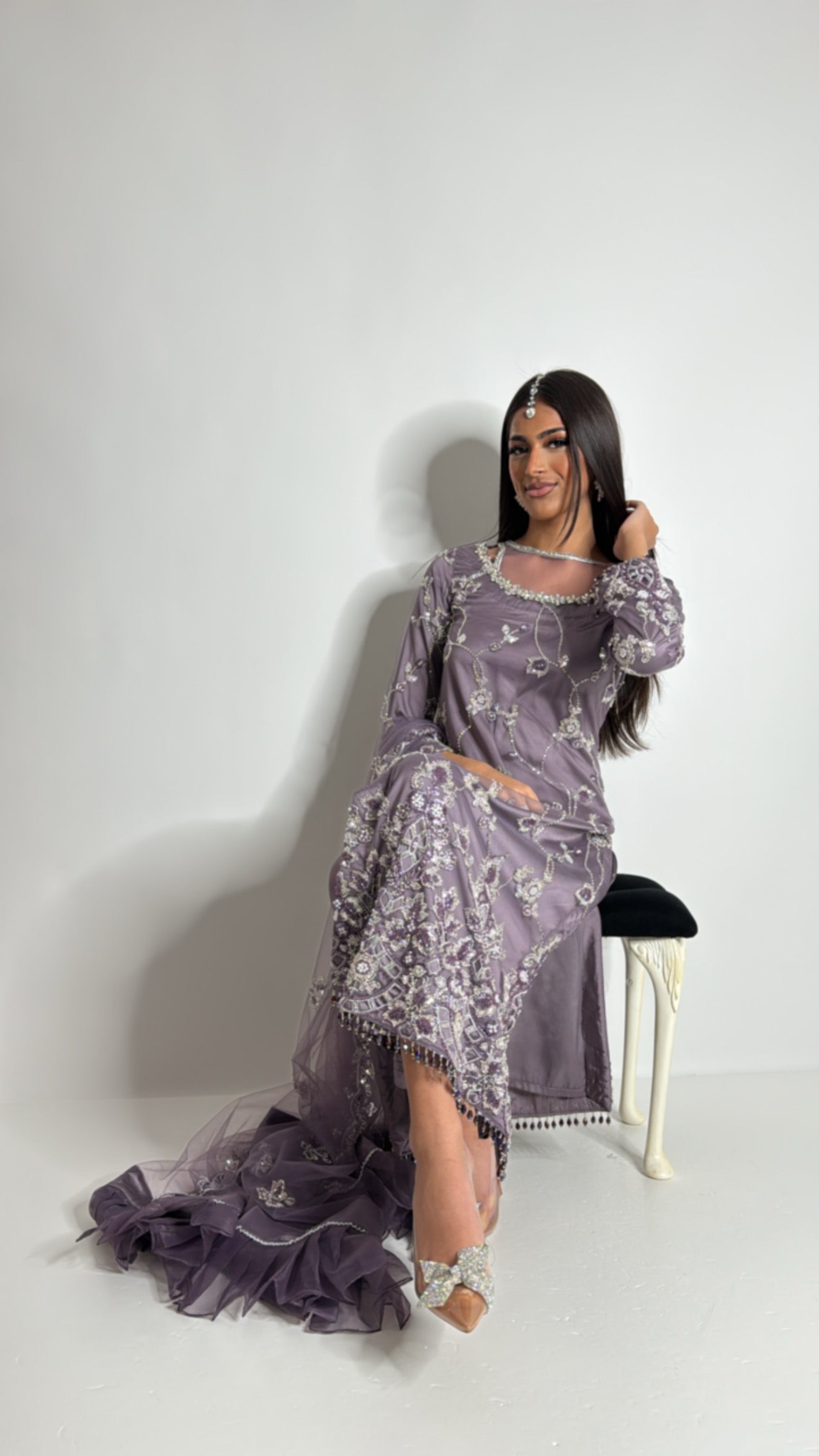 modest pakistani suit