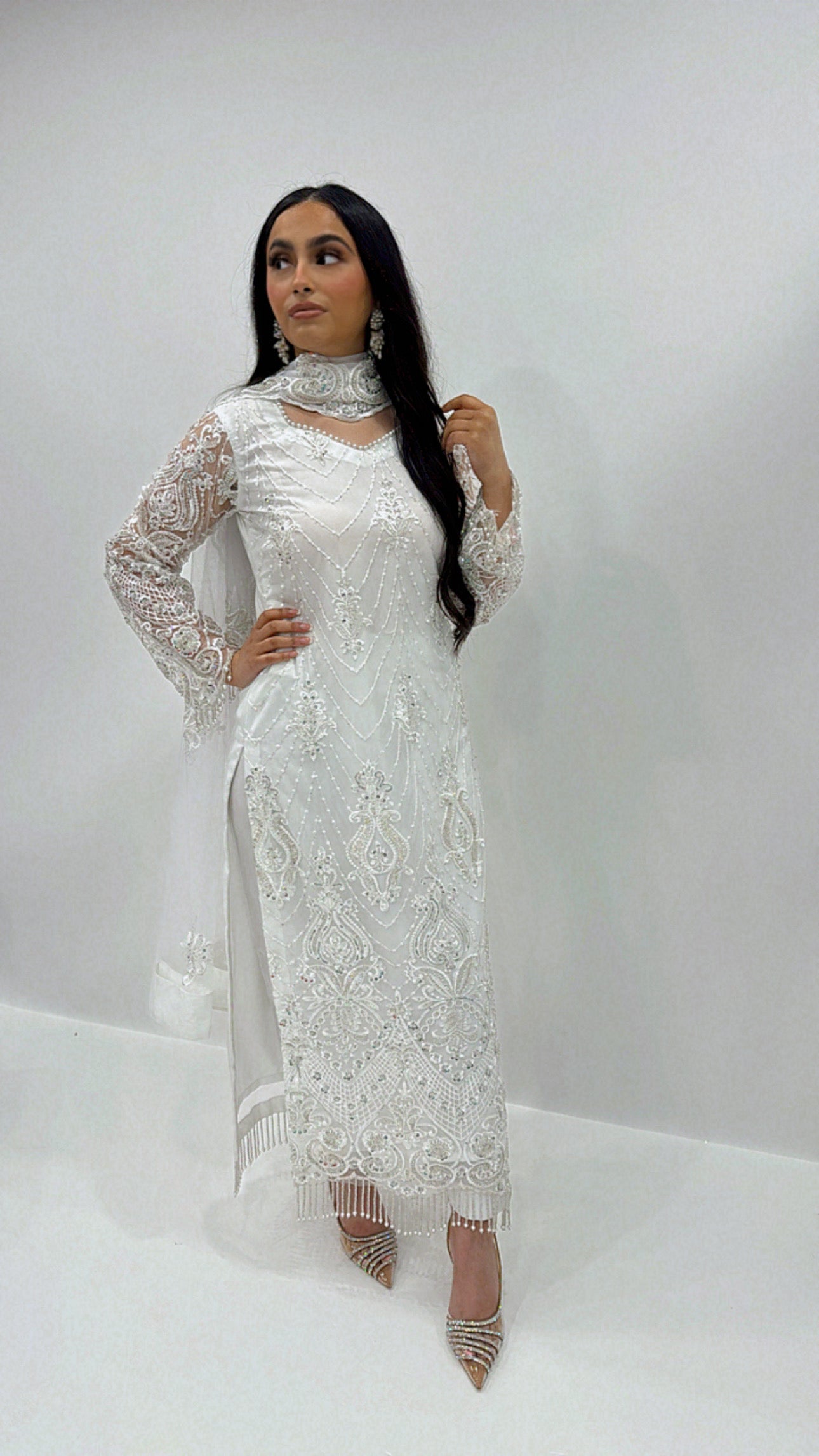 Élara – White Sequin Cutdana Set