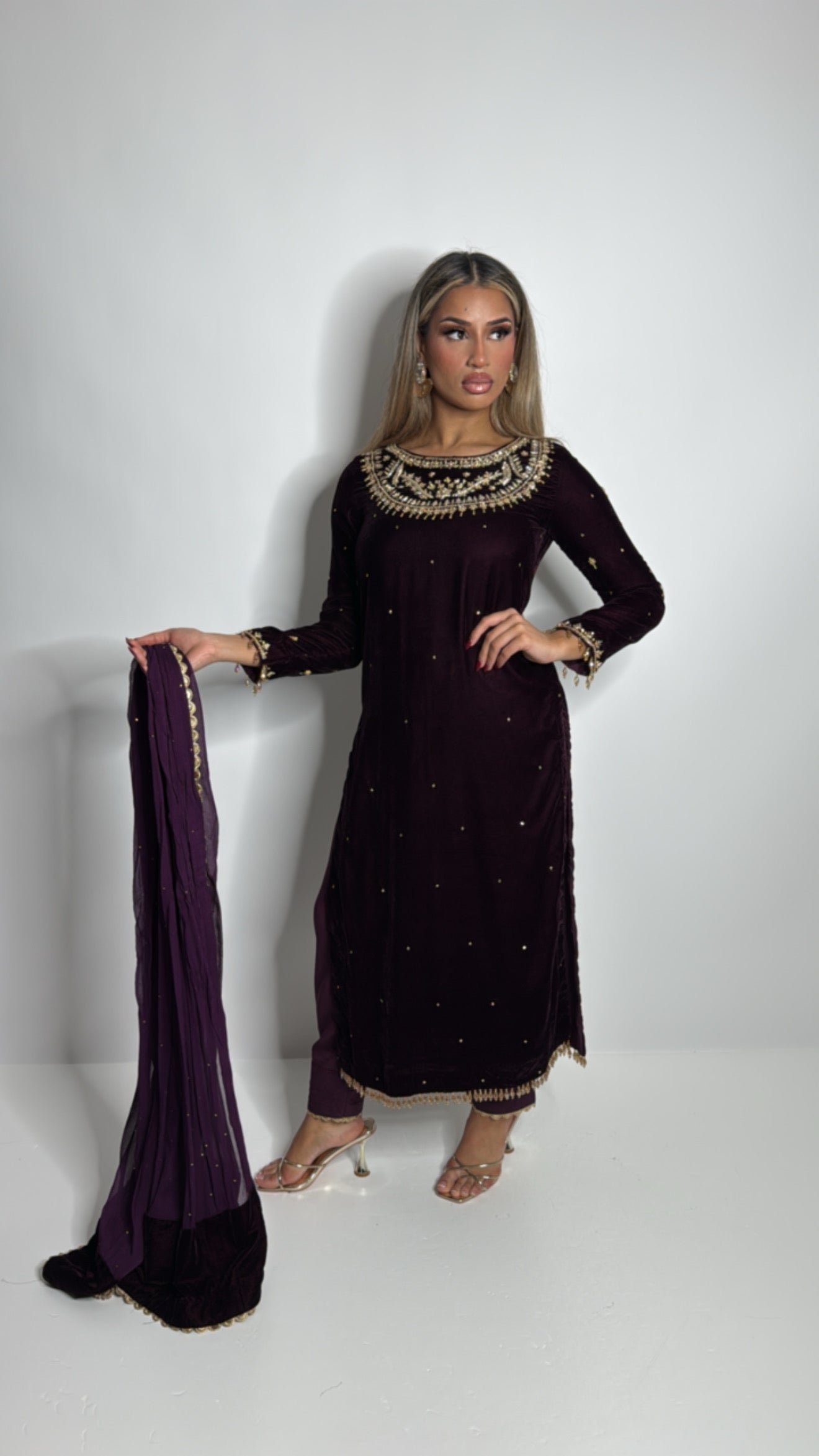 Luxury lightweight velvet Pakistani suit with chiffon dupatta