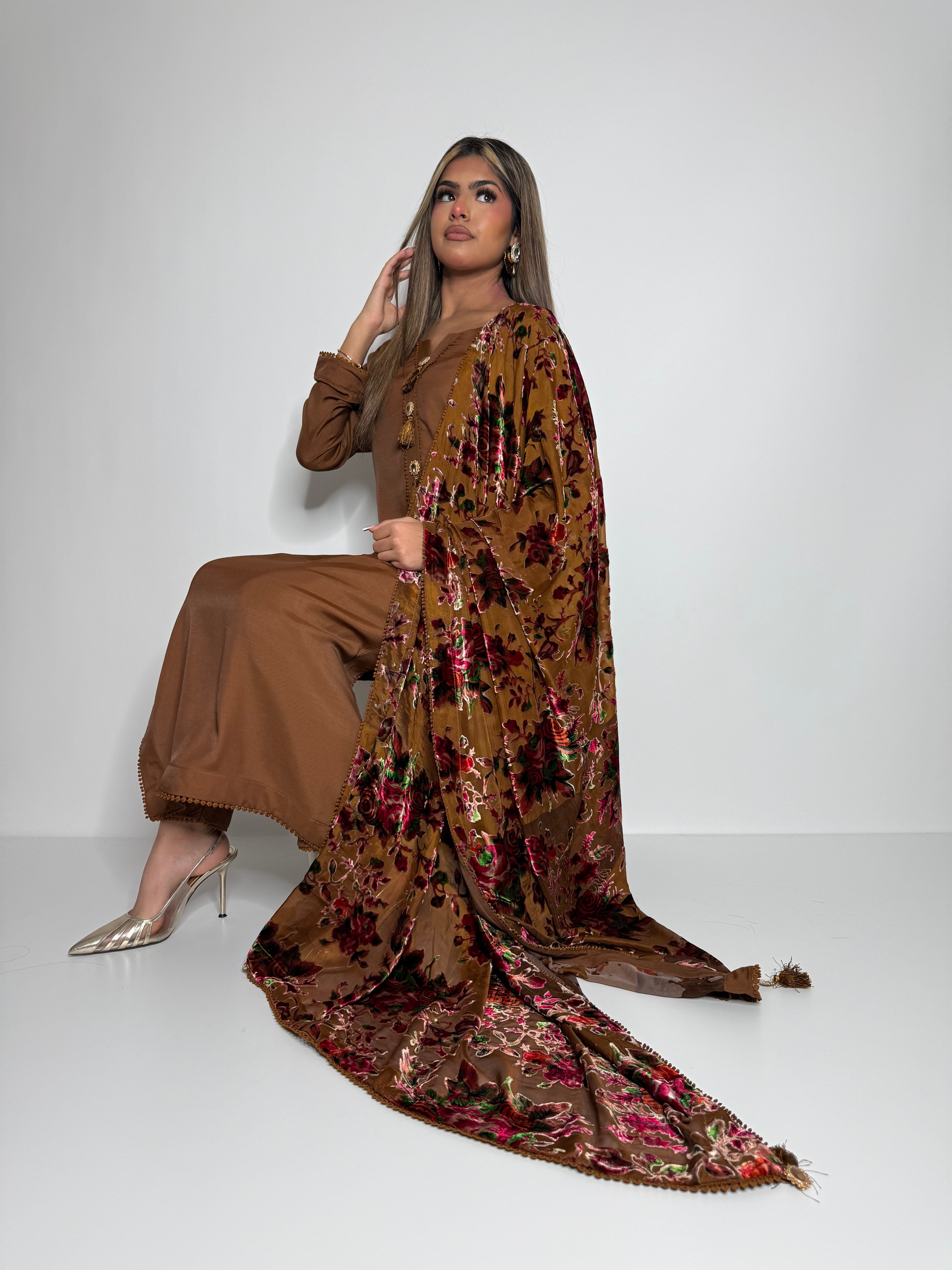 Ready to wear modest Pakistani outfit